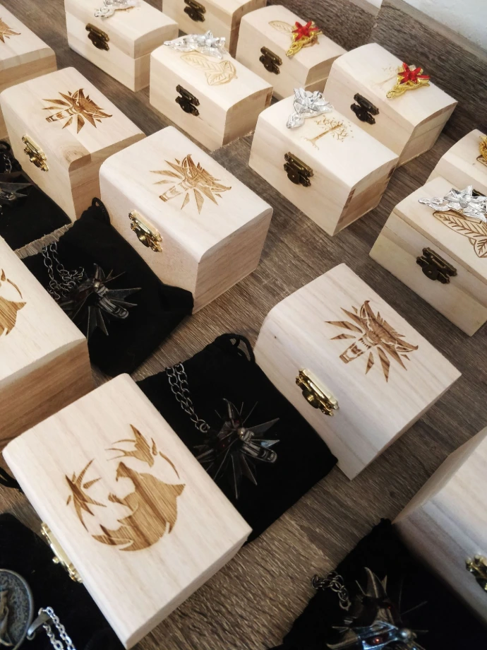 coffre en bois, the witcher, personnalisation, gravure laser