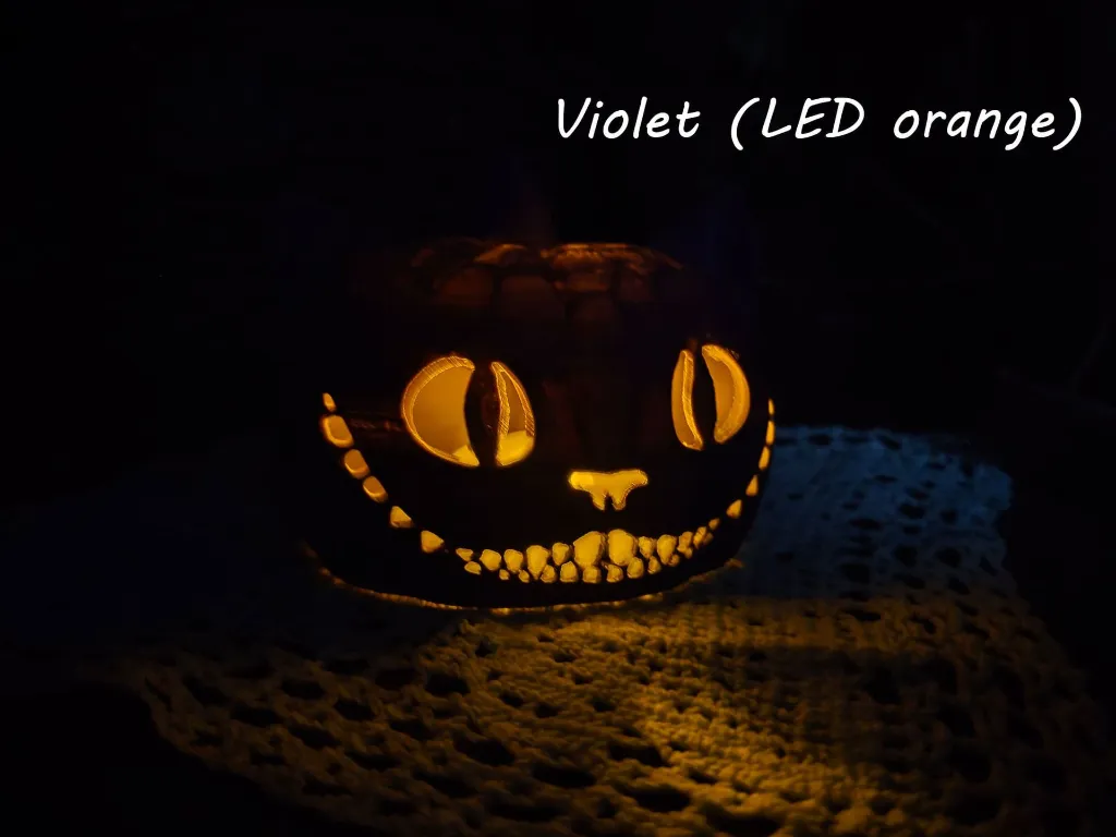 impression-3d-chat-citrouille-lampe-violet-led-orange.webp