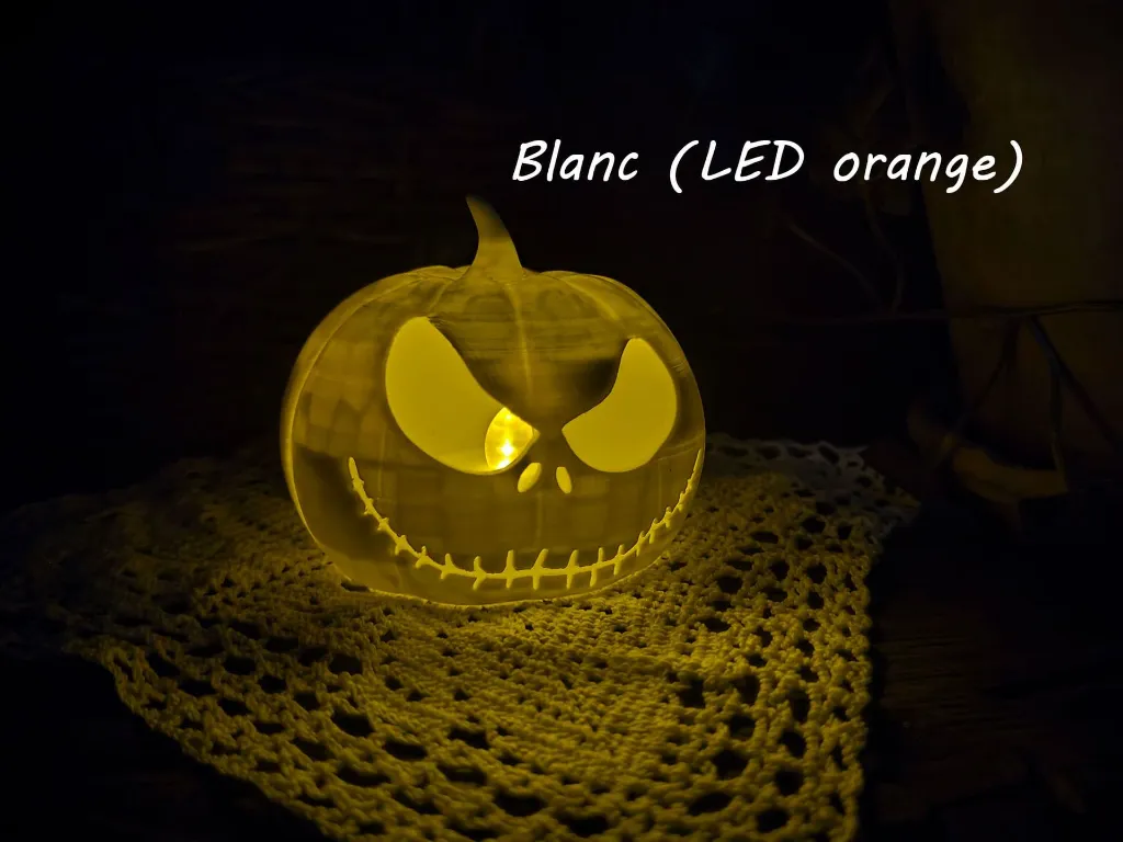 impression-3d-crane-squelette-citrouille-lampe-blanc-led-orange.webp