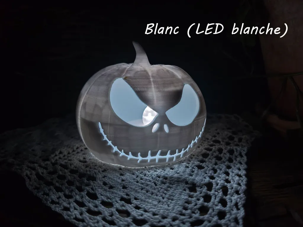 impression-3d-crane-squelette-citrouille-lampe-blanc-led-blanc.webp