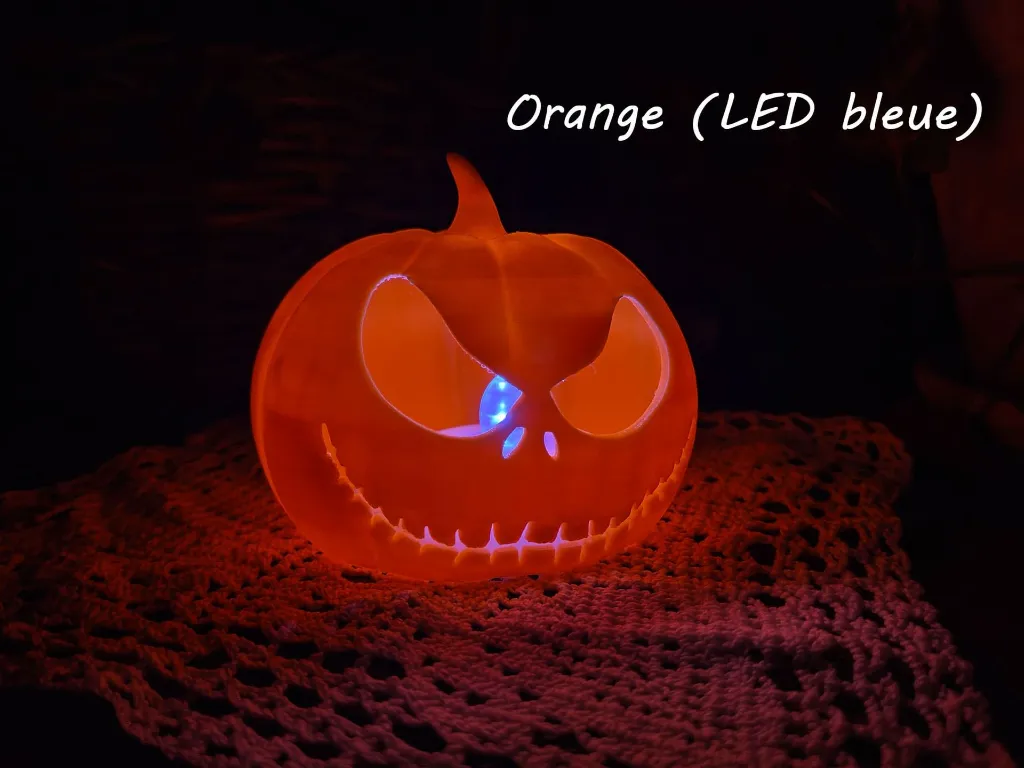 impression-3d-crane-squelette-citrouille-lampe-orange-led-vert-led-bleu.webp