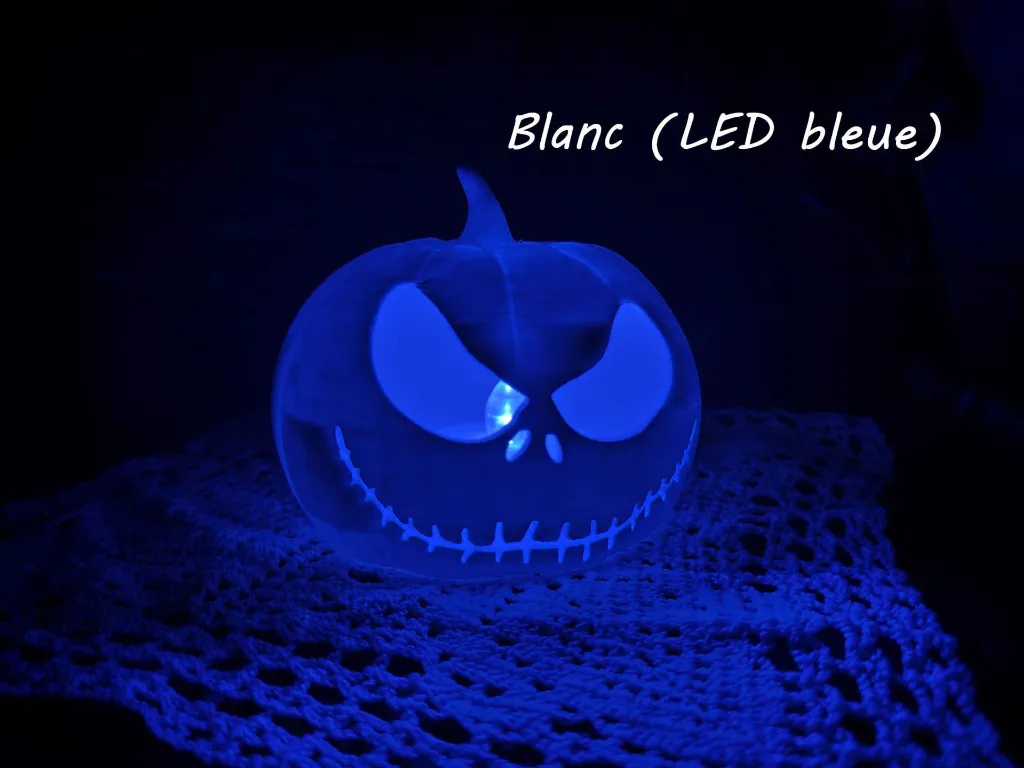 impression-3d-crane-squelette-citrouille-lampe-blanc-led-bleu.webp