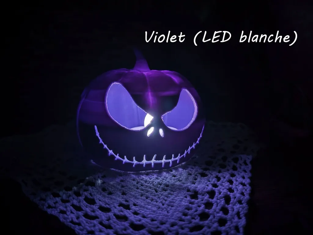 impression-3d-crane-squelette-citrouille-lampe-violet-led-blanc.webp