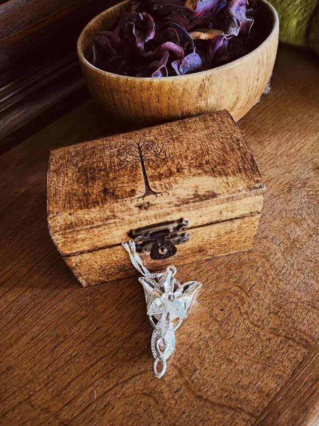 Petit Coffre Arbre Blanc + Pendentif Elfique